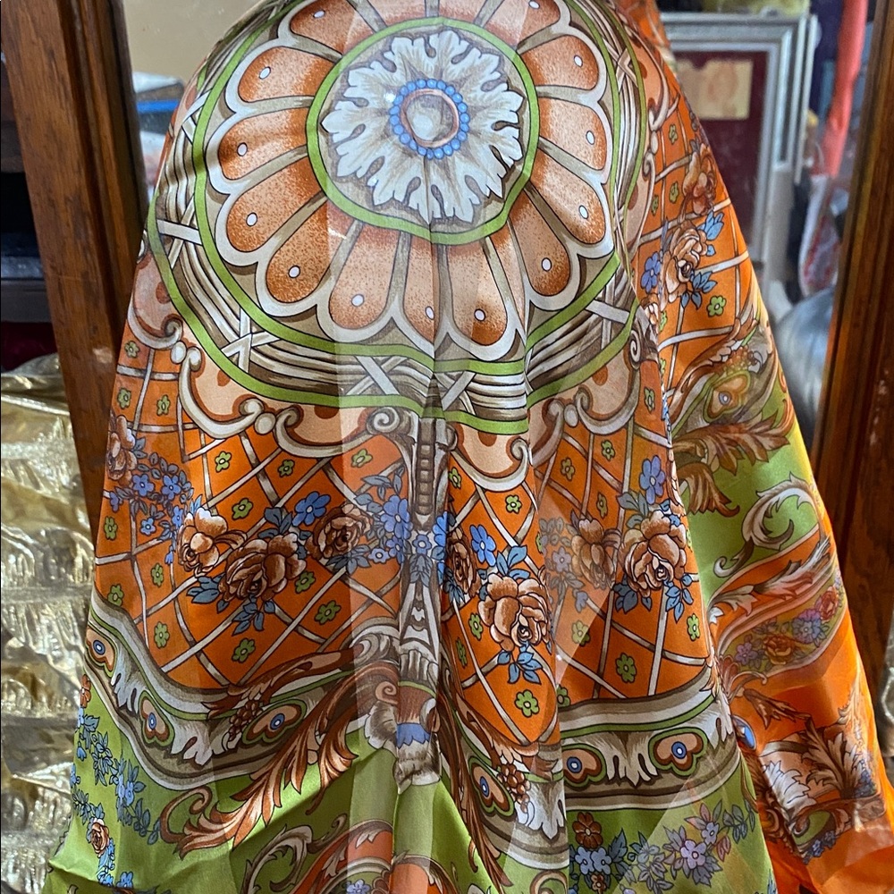 Vibrant Orange & Green Medallion Silk Scarf 34 x 34 inch
NWOTs 100% Silk - Picture 4 of 7